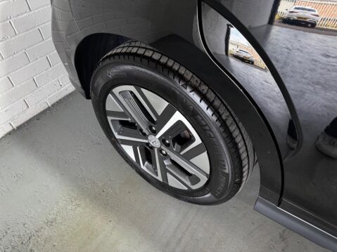 Hyundai KONA 64kWh Ultimate Auto 5dr (10.5kW Charger) 24