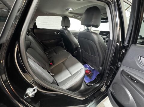 Hyundai KONA 64kWh Ultimate Auto 5dr (10.5kW Charger) 17
