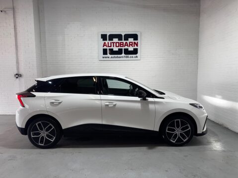 MG MG4 64kWh Trophy Long Range Auto 5dr 12