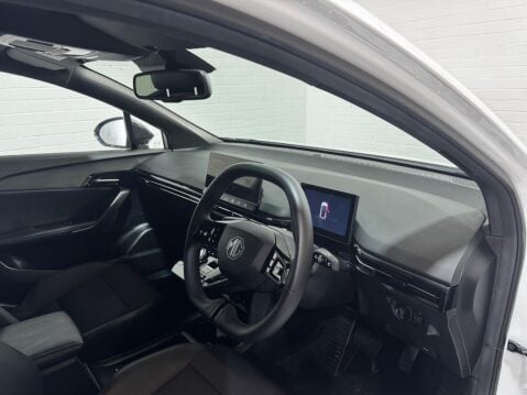 MG MG4 64kWh Trophy Long Range Auto 5dr 14