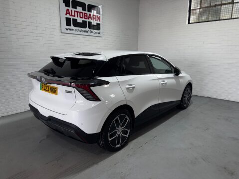MG MG4 64kWh Trophy Long Range Auto 5dr 13