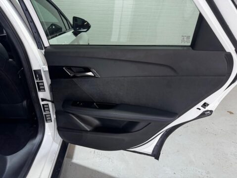 MG MG4 64kWh Trophy Long Range Auto 5dr 21