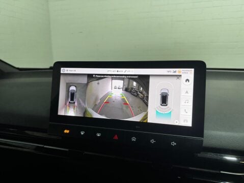 MG MG4 64kWh Trophy Long Range Auto 5dr 25