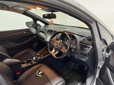 Nissan LEAF 40kWh N-Connecta Auto 5dr 15