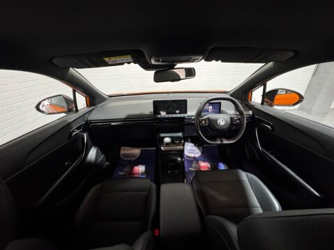 MG MG4 64kWh Trophy Long Range Auto 5dr 16