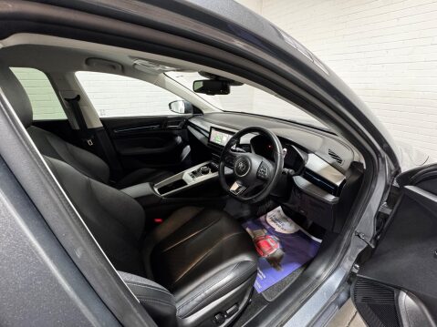 MG MG5 61.1kWh Trophy Long Range Auto 5dr 18