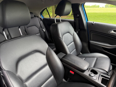 Mercedes-Benz A Class 2.1 A200d Sport (Premium) 7G-DCT Euro 6 (s/s) 5dr 24