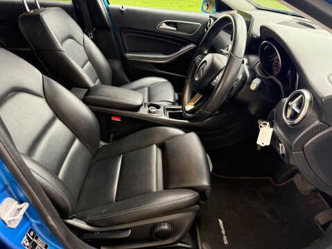 Mercedes-Benz A Class 2.1 A200d Sport (Premium) 7G-DCT Euro 6 (s/s) 5dr 25