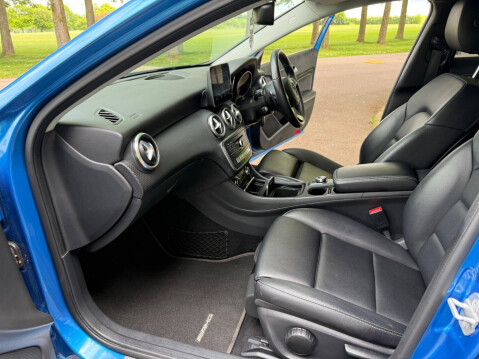Mercedes-Benz A Class 2.1 A200d Sport (Premium) 7G-DCT Euro 6 (s/s) 5dr 49