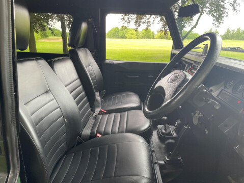 Land Rover Defender Manual 17