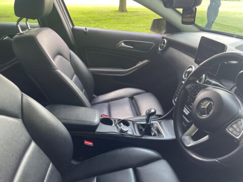 Mercedes-Benz A Class 2.1 A200d Sport (Executive) Euro 6 (s/s) 5dr 33
