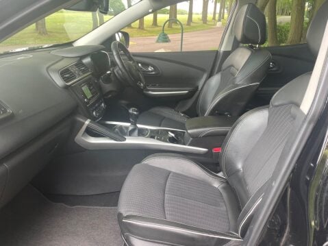 Renault Kadjar 1.6 dCi Signature Nav Euro 6 (s/s) 5dr 24