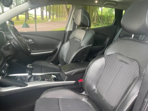 Renault Kadjar 1.6 dCi Signature Nav Euro 6 (s/s) 5dr 27