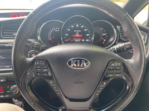 Kia Ceed 1.6 T-GDi GT Tech Euro 5 5dr 31