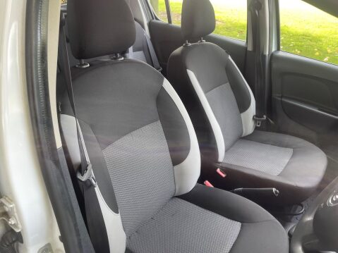 Dacia Sandero 1.2 Ambiance Euro 5 5dr 21