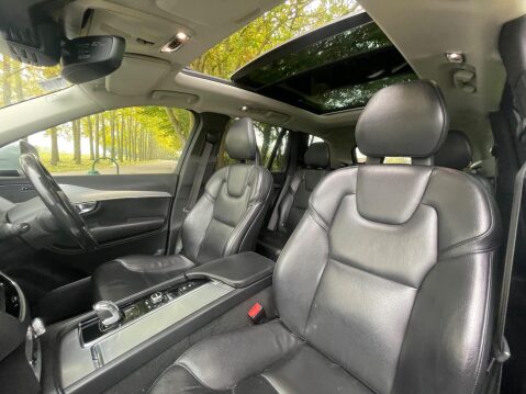 Volvo XC90 2.0h T8 Twin Engine 9.2kWh Momentum Auto 4WD Euro 6 (s/s) 5dr 39