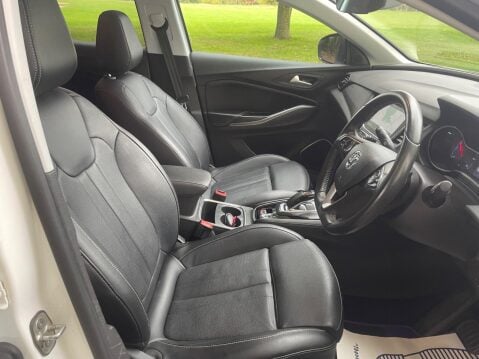 Vauxhall Grandland X 1.6 13.2kWh Elite Nav Auto 4WD Euro 6 (s/s) 5dr Hybrid4 27
