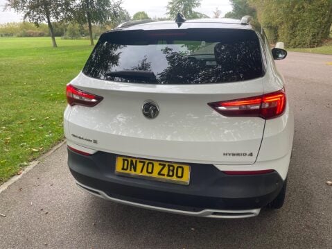 Vauxhall Grandland X 1.6 13.2kWh Elite Nav Auto 4WD Euro 6 (s/s) 5dr Hybrid4 9