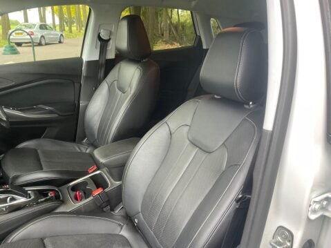 Vauxhall Grandland X 1.6 13.2kWh Elite Nav Auto 4WD Euro 6 (s/s) 5dr Hybrid4 37