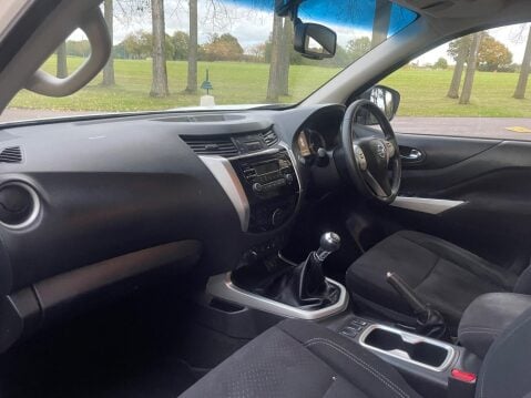 Nissan Navara 2.3 dCi Acenta+ 4WD Euro 6 (s/s) 4dr 26