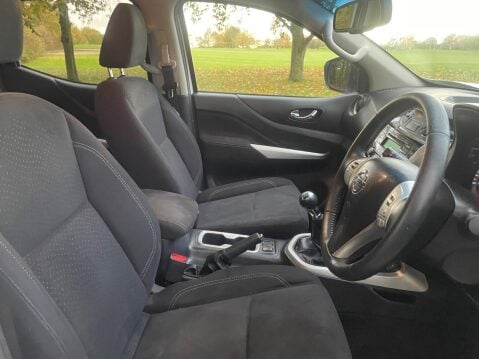 Nissan Navara 2.3 dCi Acenta+ 4WD Euro 6 (s/s) 4dr 20