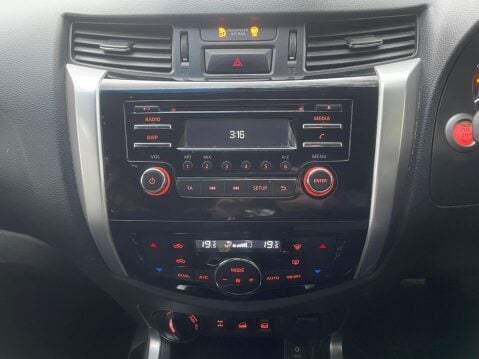 Nissan Navara 2.3 dCi Acenta+ 4WD Euro 6 (s/s) 4dr 28