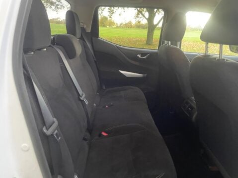 Nissan Navara 2.3 dCi Acenta+ 4WD Euro 6 (s/s) 4dr 24