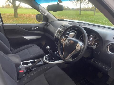 Nissan Navara 2.3 dCi Acenta+ 4WD Euro 6 (s/s) 4dr 19