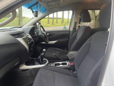 Nissan Navara 2.3 dCi Acenta+ 4WD Euro 6 (s/s) 4dr 25