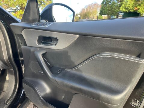 Jaguar F-Pace 2.0 D180 Chequered Flag Auto AWD Euro 6 (s/s) 5dr 34