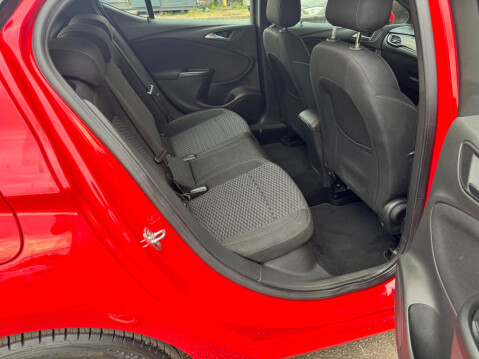 Vauxhall Astra 1.4i Turbo SRi Nav Auto Euro 6 (s/s) 5dr 30