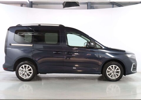 Ford Tourneo Connect 2.0 Tourneo Connect Titanium EcoBlue A 5dr 8