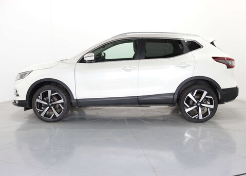 Nissan Qashqai 1.3 Qashqai N-Motion DiG-T 5dr 4