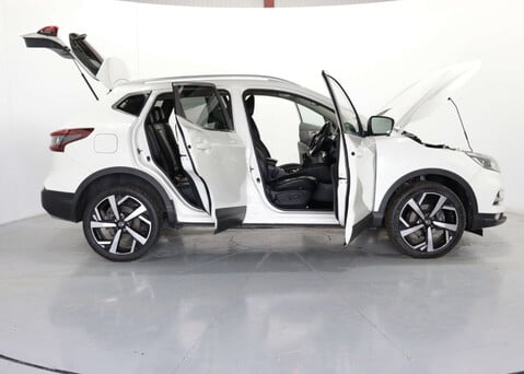 Nissan Qashqai 1.3 Qashqai N-Motion DiG-T 5dr 36