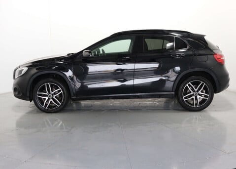 Mercedes-Benz GLA 1.6 GLA 180 Urban Edition 5dr 4