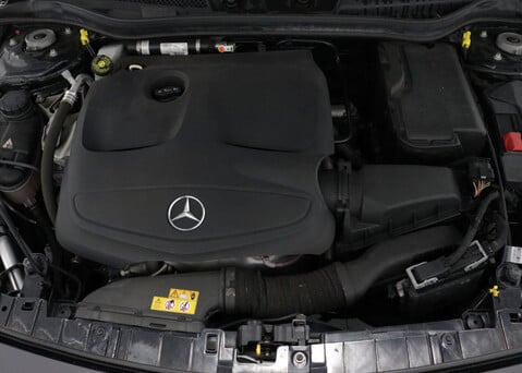 Mercedes-Benz GLA 1.6 GLA 180 Urban Edition 5dr 33