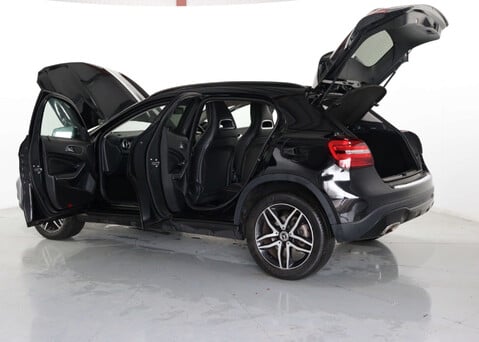 Mercedes-Benz GLA 1.6 GLA 180 Urban Edition 5dr 38