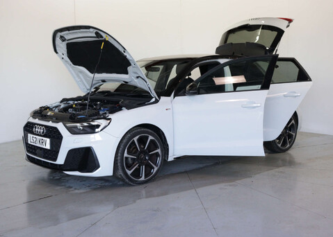 Audi A1 1.0 A1 Sportback 25 TFSI Black Edition Semi-Auto 5dr 32