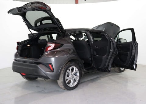 Toyota C-HR 1.8 C-HR Design HEV CVT 5dr 43