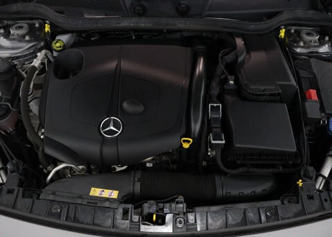 Mercedes-Benz GLA 2.1 GLA 200 D Sport 5dr 37