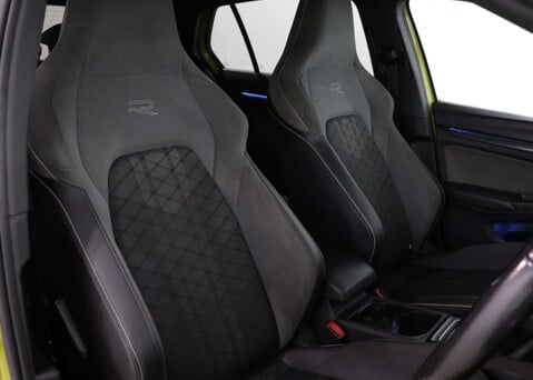Volkswagen Golf 1.5 Golf R-Line eTSI Semi-Auto 5dr 31