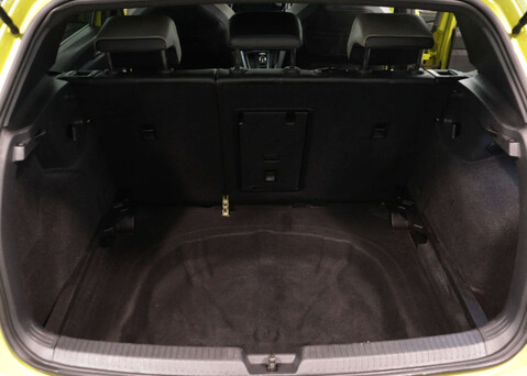 Volkswagen Golf 1.5 Golf R-Line eTSI Semi-Auto 5dr 39