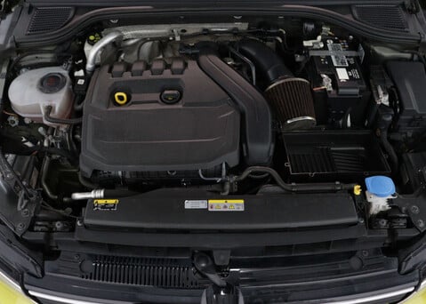 Volkswagen Golf 1.5 Golf R-Line eTSI Semi-Auto 5dr 40