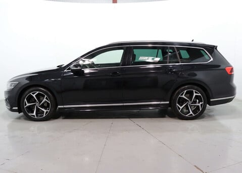 Volkswagen Passat 1.5 Passat R-Line TSi Evo Semi-Auto 5dr 4