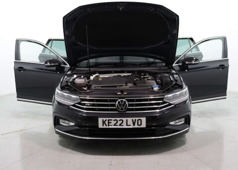 Volkswagen Passat 1.5 Passat R-Line TSi Evo Semi-Auto 5dr 42