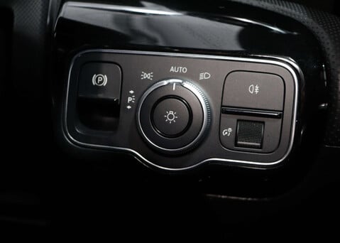 Mercedes-Benz A Class 1.3 A 200 AMG Line Exeutive Auto 5dr 28