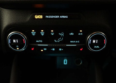 Ford Focus 1.0 Focus Titanium Auto 5dr 27