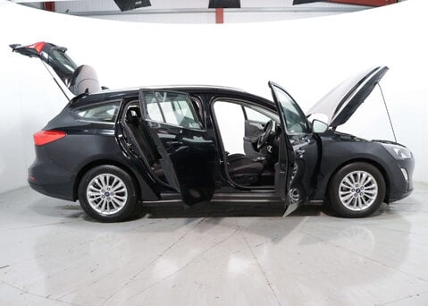 Ford Focus 1.0 Focus Titanium Auto 5dr 52