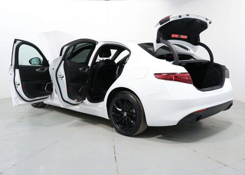 Alfa Romeo Giulia 2.0 Giulia Sprint TB Auto 4dr 50