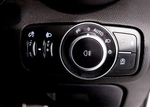 Alfa Romeo Giulia 2.0 Giulia Sprint TB Auto 4dr 33